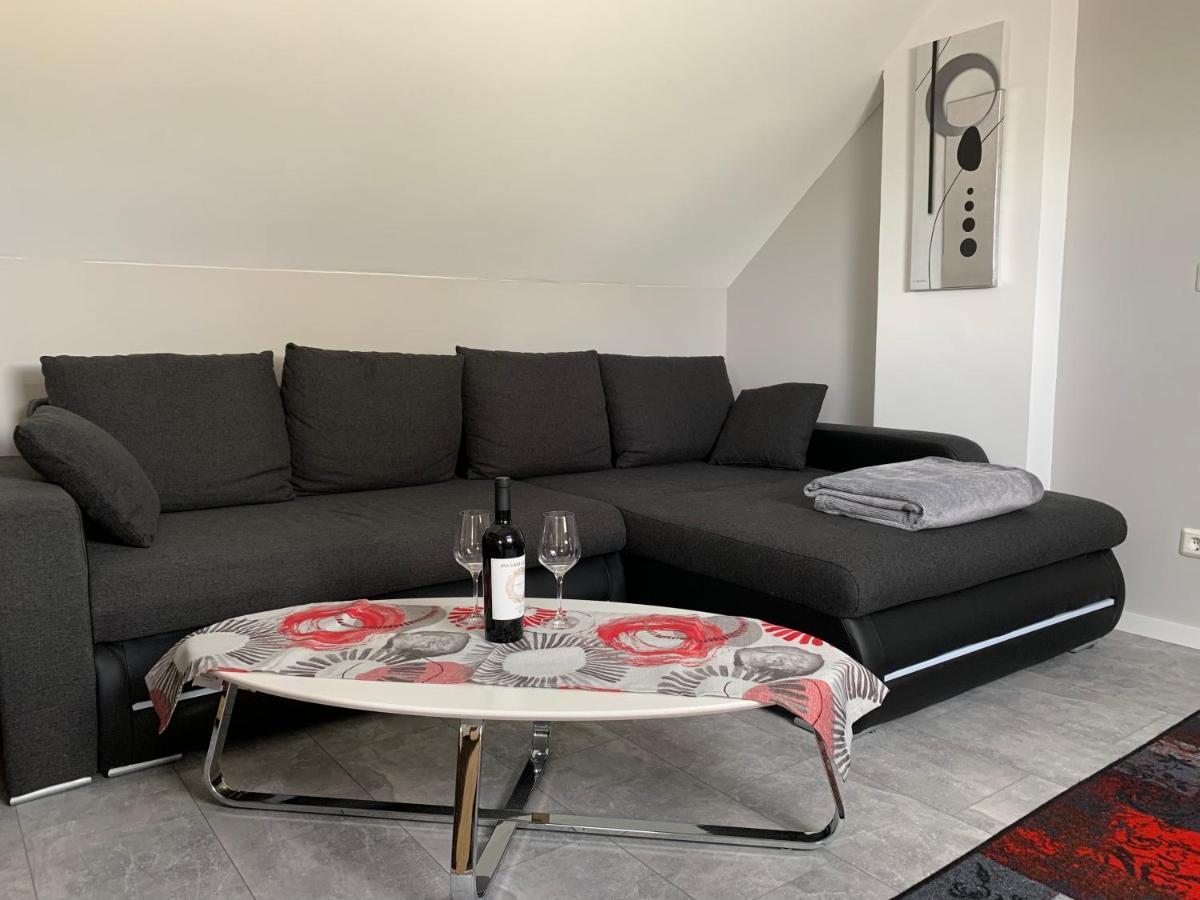 Ferienwohnung Sunny - Moderne Ferienwohnung Im Gruenen In Saarbruecken-West ภายนอก รูปภาพ